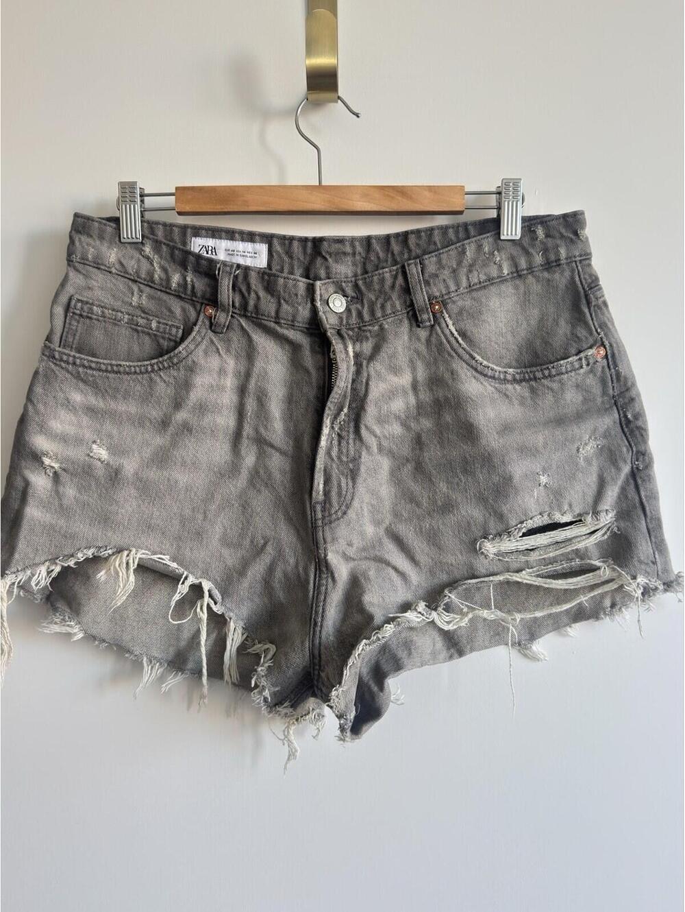Zara Gray Distressed Denim Cutoff Shorts Size 14 High Rise Frayed Hem